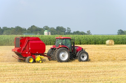 tractor_and_baler_3152